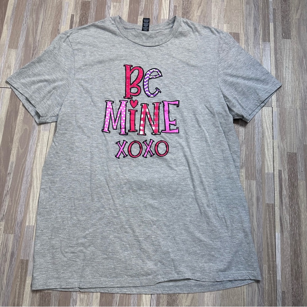 Women's Gray T-Shirt with Pink 'Be Mine' Graphic Size XL